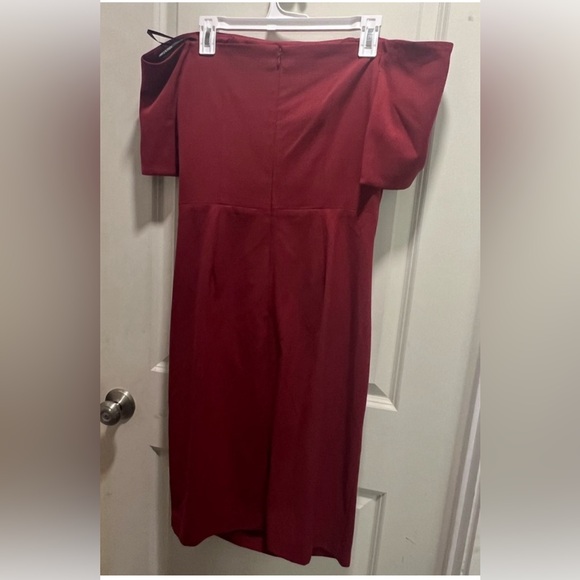 Vince Camuto off the shoulder dress - Picture 4 of 5